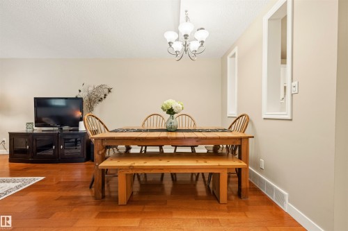 618 Willow Court Nw, Edmonton, AB - Indoor Photo Showing Dining Room