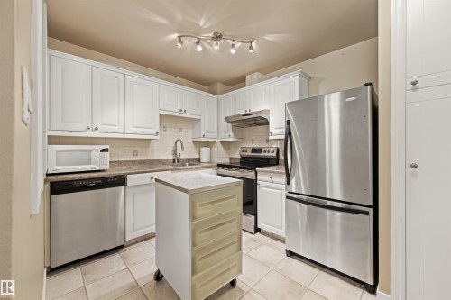 618 Willow Court Nw, Edmonton, AB - Indoor Photo Showing Kitchen