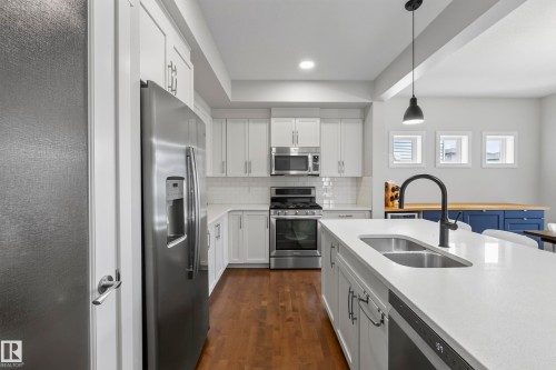 21711 99 Avenue Nw, Edmonton, AB - Indoor Photo Showing Kitchen With Double Sink With Upgraded Kitchen