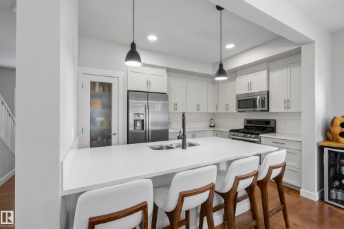 21711 99 Avenue Nw, Edmonton, AB - Indoor Photo Showing Kitchen With Double Sink With Upgraded Kitchen