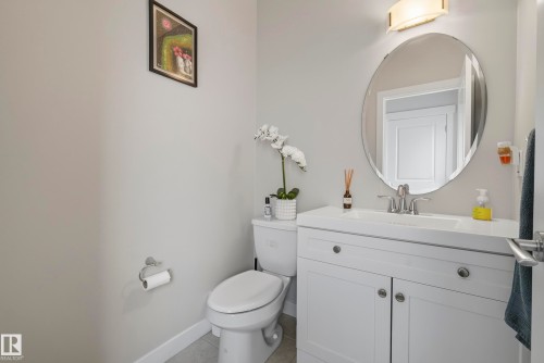 21711 99 Avenue Nw, Edmonton, AB - Indoor Photo Showing Bathroom