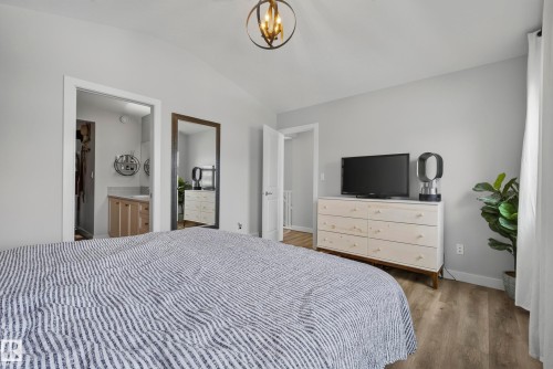 21711 99 Avenue Nw, Edmonton, AB - Indoor Photo Showing Bedroom