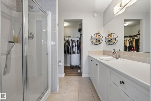 21711 99 Avenue Nw, Edmonton, AB - Indoor Photo Showing Bathroom