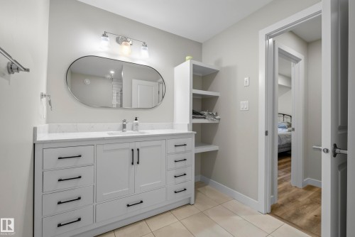 21711 99 Avenue Nw, Edmonton, AB - Indoor Photo Showing Bathroom