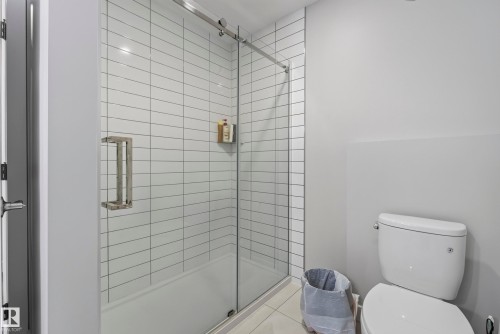 21711 99 Avenue Nw, Edmonton, AB - Indoor Photo Showing Bathroom