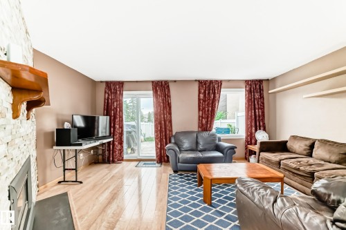 3151 139 Avenue Nw, Edmonton, AB - Indoor Photo Showing Living Room