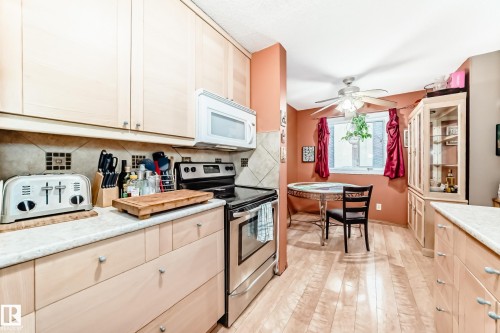 3151 139 Avenue Nw, Edmonton, AB - Indoor Photo Showing Kitchen