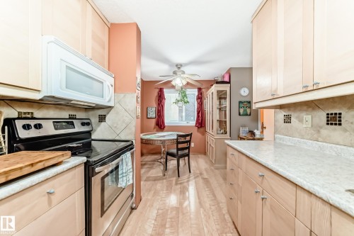 3151 139 Avenue Nw, Edmonton, AB - Indoor Photo Showing Kitchen