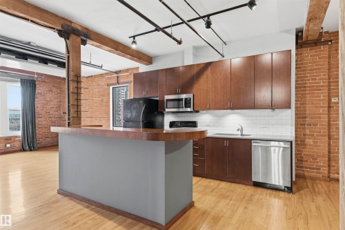 #401 10249 104 St Nw, Edmonton, AB - Indoor Photo Showing Kitchen