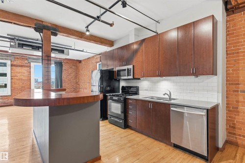 #401 10249 104 St Nw, Edmonton, AB - Indoor Photo Showing Kitchen