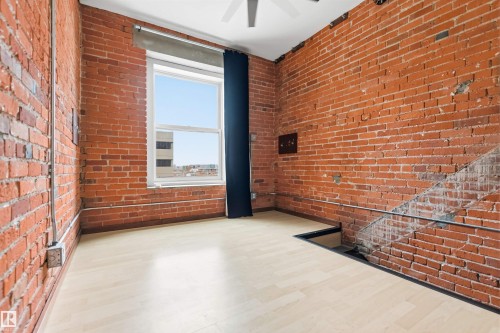 #401 10249 104 St Nw, Edmonton, AB - Indoor Photo Showing Other Room