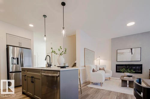 923 17 Avenue Nw, Edmonton, AB - Indoor Photo Showing Kitchen With Upgraded Kitchen
