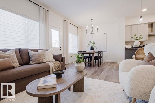 923 17 Avenue Nw, Edmonton, AB - Indoor Photo Showing Living Room