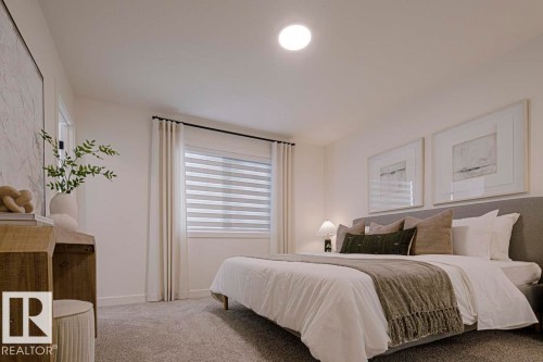923 17 Avenue Nw, Edmonton, AB - Indoor Photo Showing Bedroom