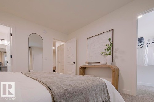 923 17 Avenue Nw, Edmonton, AB - Indoor Photo Showing Bedroom
