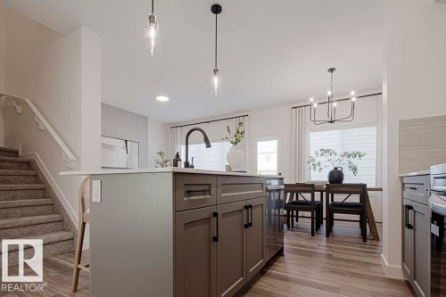 923 17 Avenue Nw, Edmonton, AB - Indoor Photo Showing Kitchen