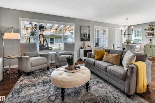 9804 145 Avenue Nw, Edmonton, AB - Indoor Photo Showing Living Room