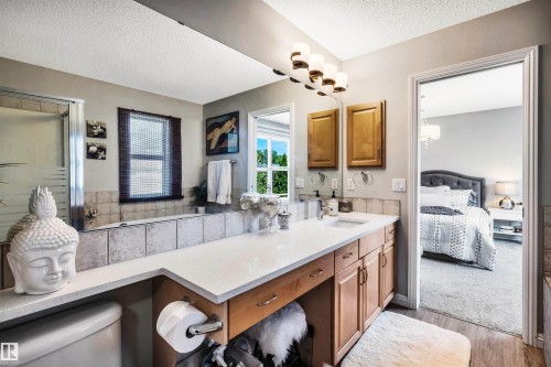 9804 145 Avenue Nw, Edmonton, AB - Indoor Photo Showing Bathroom