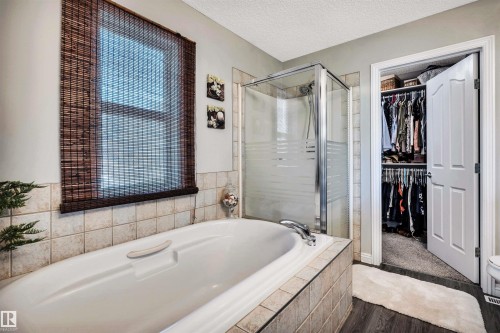 9804 145 Avenue Nw, Edmonton, AB - Indoor Photo Showing Bathroom