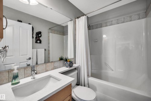 9804 145 Avenue Nw, Edmonton, AB - Indoor Photo Showing Bathroom