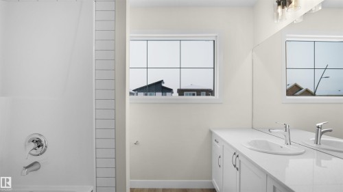 31 Emmett Way, Spruce Grove, AB - Indoor Photo Showing Bathroom