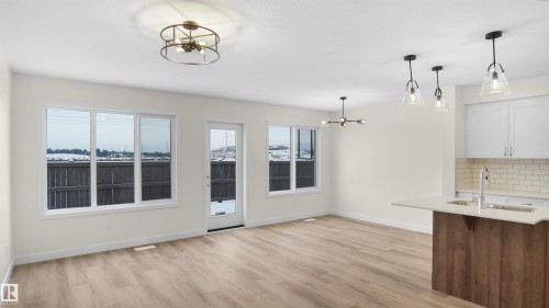 31 Emmett Way, Spruce Grove, AB - Indoor Photo Showing Kitchen