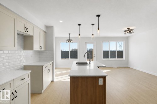 31 Emmett Way, Spruce Grove, AB - Indoor Photo Showing Kitchen With Double Sink With Upgraded Kitchen