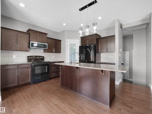 3623 15A Street Nw, Edmonton, AB - Indoor Photo Showing Kitchen With Upgraded Kitchen