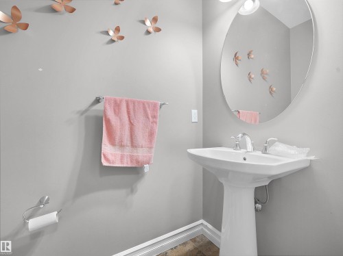 3623 15A Street Nw, Edmonton, AB - Indoor Photo Showing Bathroom