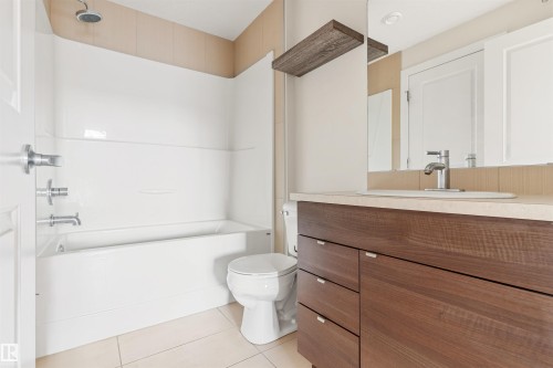 #401 9523 160 Av Nw, Edmonton, AB - Indoor Photo Showing Bathroom