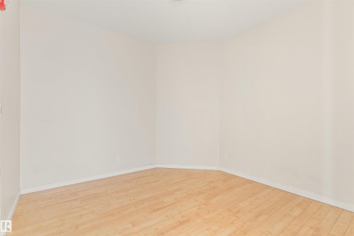 #401 9523 160 Av Nw, Edmonton, AB - Indoor Photo Showing Other Room
