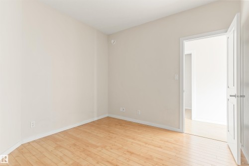 #401 9523 160 Av Nw, Edmonton, AB - Indoor Photo Showing Other Room