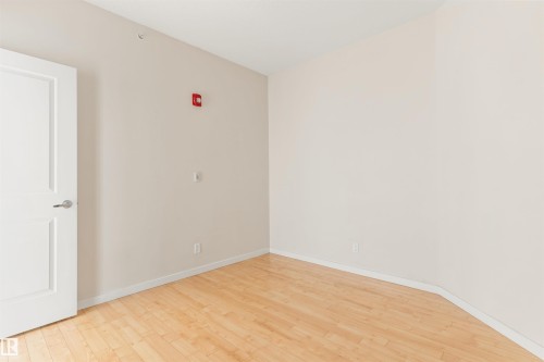 #401 9523 160 Av Nw, Edmonton, AB - Indoor Photo Showing Other Room