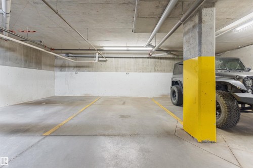 #401 9523 160 Av Nw, Edmonton, AB - Indoor Photo Showing Garage