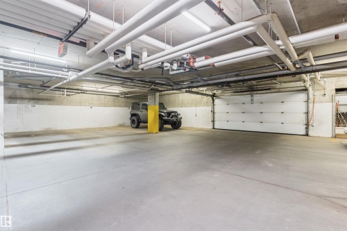 #401 9523 160 Av Nw, Edmonton, AB - Indoor Photo Showing Garage