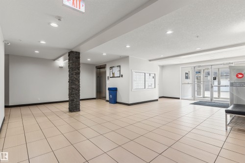 #401 9523 160 Av Nw, Edmonton, AB - Indoor Photo Showing Other Room