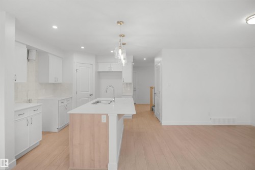 19 Emmett Way, Spruce Grove, AB - Indoor Photo Showing Kitchen