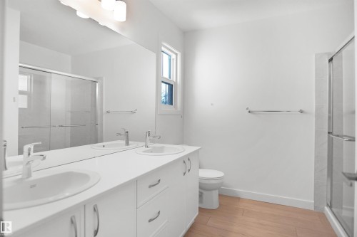 19 Emmett Way, Spruce Grove, AB - Indoor Photo Showing Bathroom