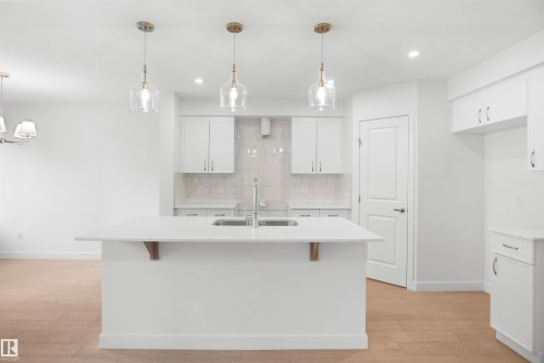19 Emmett Way, Spruce Grove, AB - Indoor Photo Showing Kitchen With Double Sink With Upgraded Kitchen