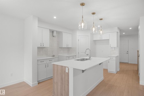21 Emmett Way, Spruce Grove, AB - Indoor Photo Showing Kitchen With Double Sink With Upgraded Kitchen