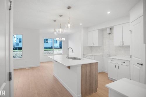 21 Emmett Way, Spruce Grove, AB - Indoor Photo Showing Kitchen With Double Sink With Upgraded Kitchen