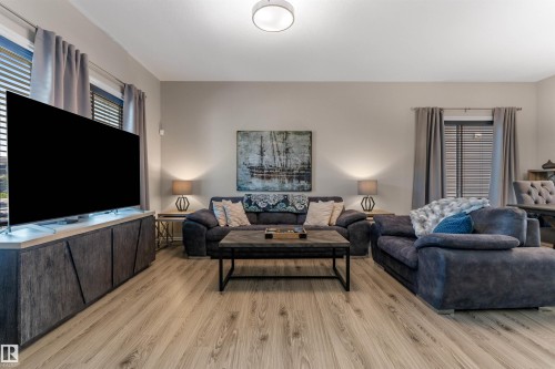 22107 88 Avenue Nw, Edmonton, AB - Indoor Photo Showing Living Room