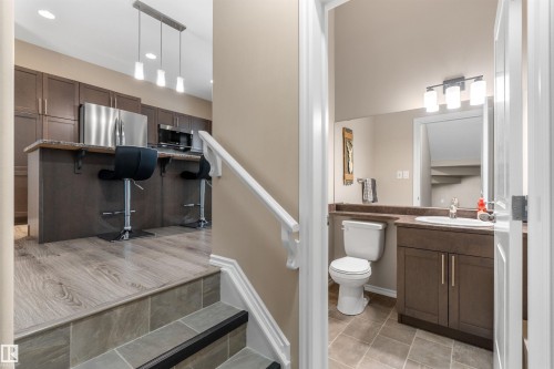 22107 88 Avenue Nw, Edmonton, AB - Indoor Photo Showing Bathroom