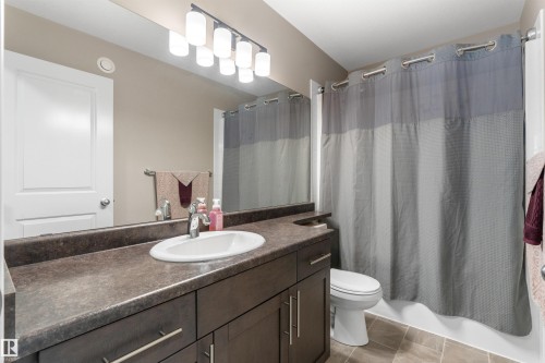 22107 88 Avenue Nw, Edmonton, AB - Indoor Photo Showing Bathroom