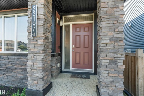 22107 88 Avenue Nw, Edmonton, AB - Outdoor