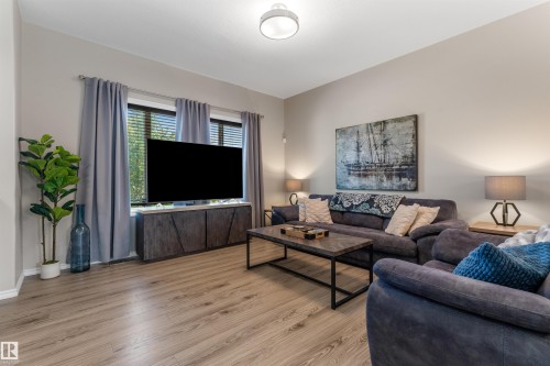 22107 88 Avenue Nw, Edmonton, AB - Indoor Photo Showing Living Room