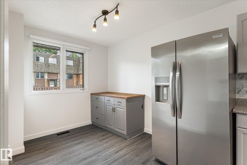 3317 107 Avenue Nw, Edmonton, AB - Indoor