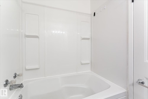 3317 107 Avenue Nw, Edmonton, AB - Indoor Photo Showing Bathroom