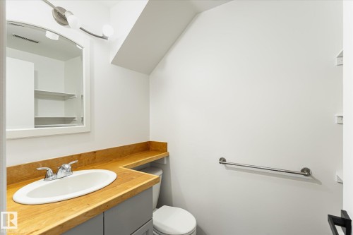 3317 107 Avenue Nw, Edmonton, AB - Indoor Photo Showing Bathroom