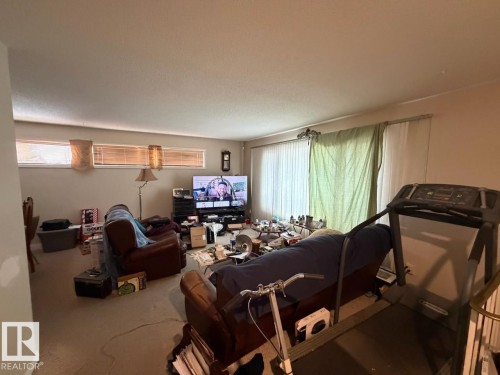 8816 137 Avenue Nw, Edmonton, AB - Indoor